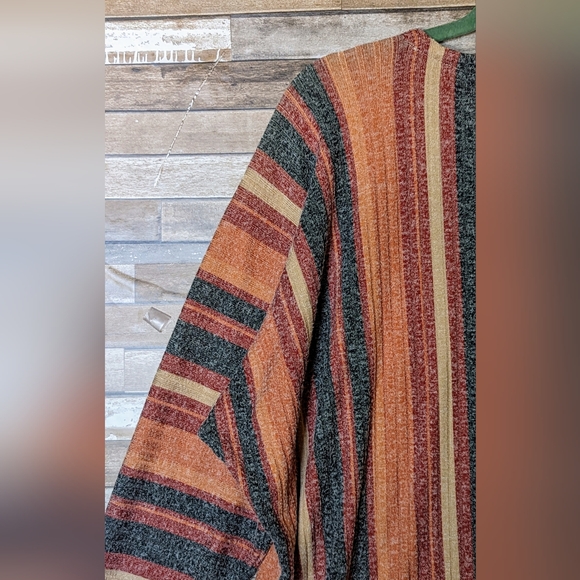 Coco + Jaimeson Fuzzy Soft Stripe Hi/Lo Drop Shoulder Tunic - Picture 12 of 16